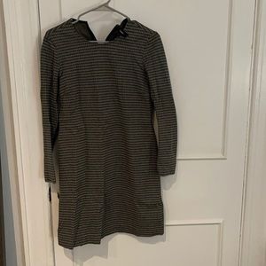 Most comfortable long sleeve houndstooth Theory dress in size 6.